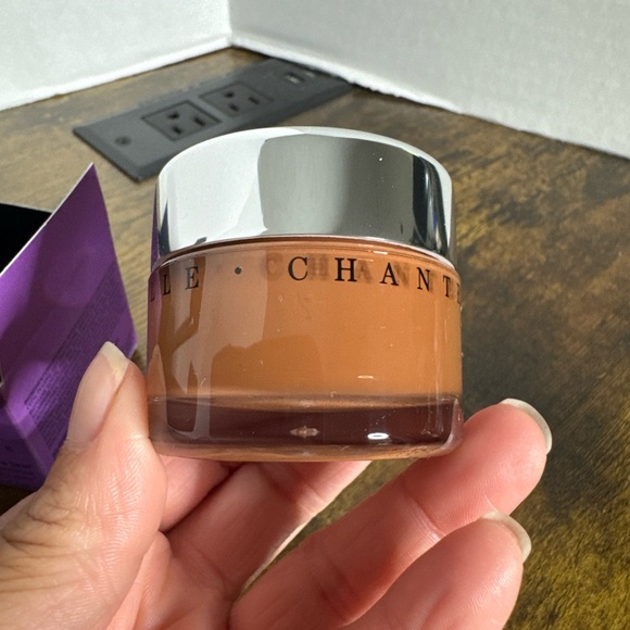 NIB Chantecaille Future Skin Oil Free Gel Foundation Carob 1 oz. - Picture 6 of 8